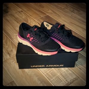 NWT women's under armour shoes